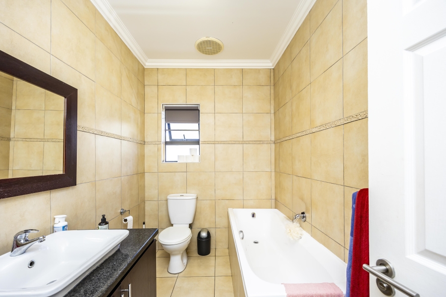 5 Bedroom Property for Sale in Beacon Bay Eastern Cape